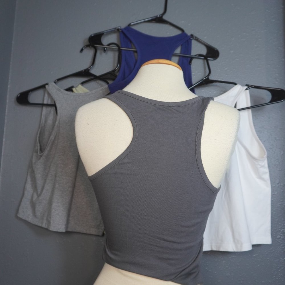 Amazon Womens Bundle (5) Multicolor Basic Sleeveless Crop Tank Tops Size Medium - Picture 2 of 3